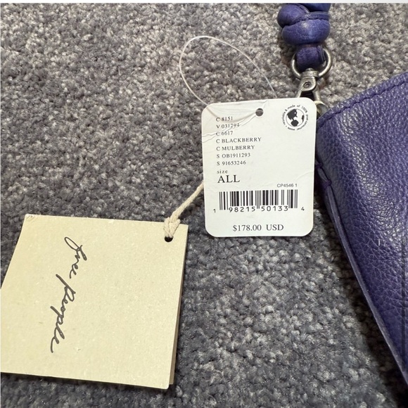 Free People Head Over Heels Tote in blackberry NWT - Picture 2 of 2